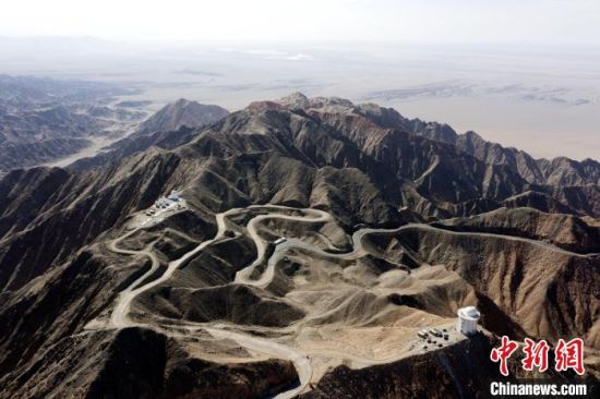 资料图为位于柴达木盆地的冷湖天文观测基地。李隽 摄