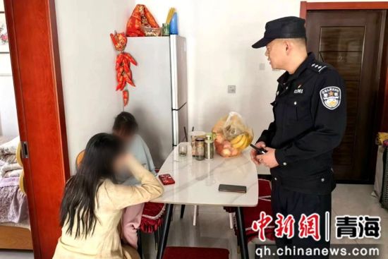 图为母女相见。大什字警务区仓门街社区警务队供图