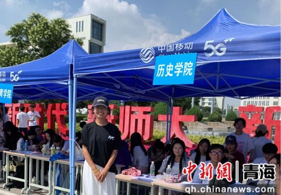 图为才仁卓尕到青海师范大学历史学院报到入学啦。青海省税务局供图