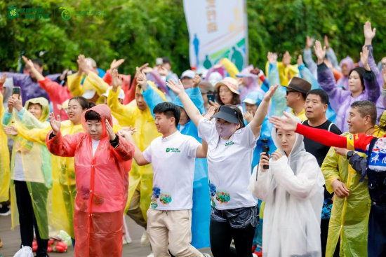 北京市民积极参与“健康走大运”徒步活动