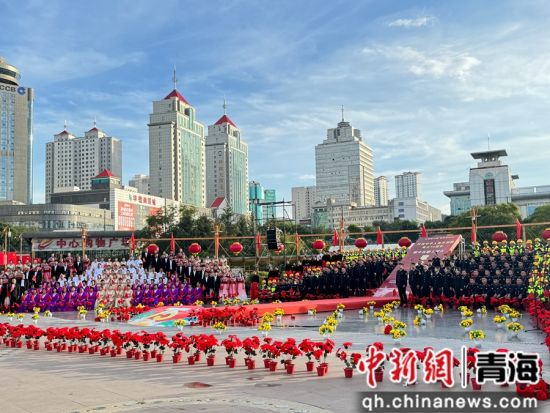 图为歌咏大会现场。潘雨洁摄