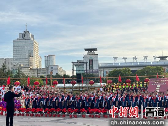 图为歌咏大会现场。潘雨洁摄